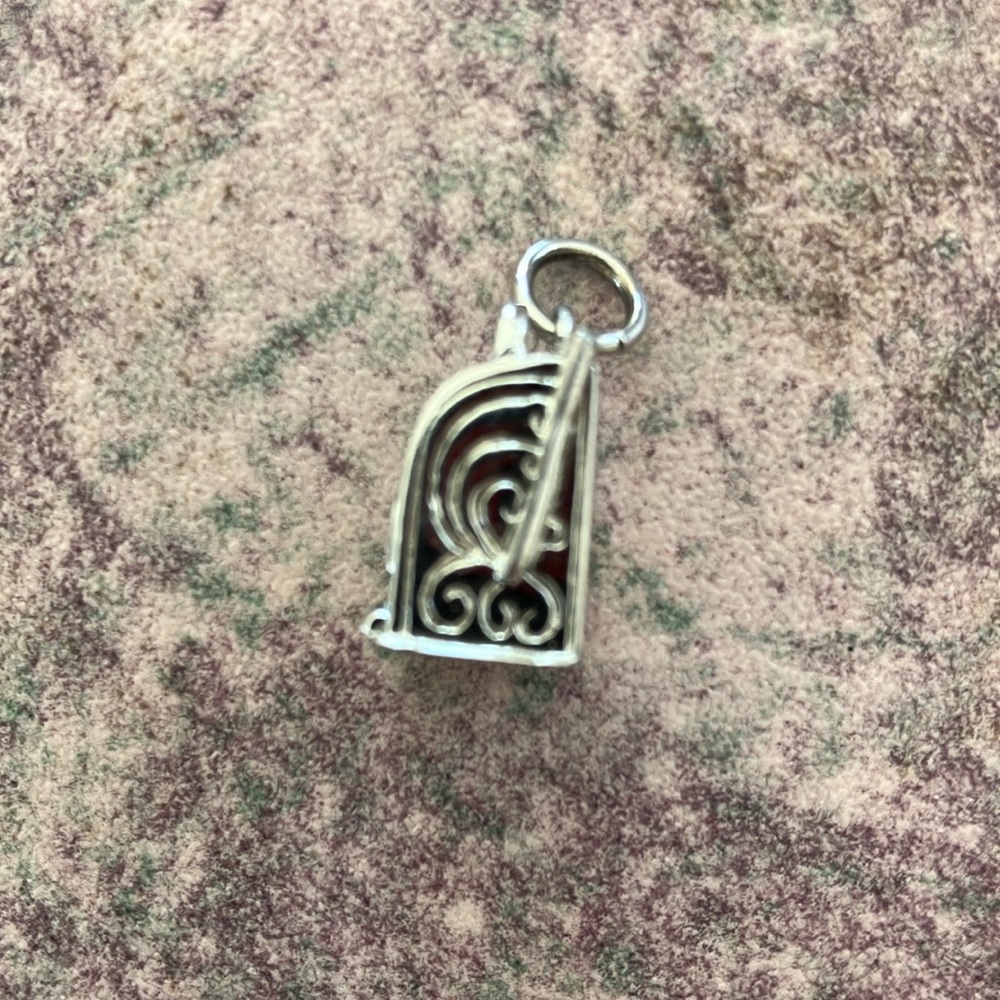 Silver Charm - Picture 3 of 5